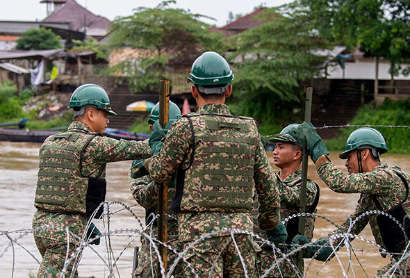 Barbed Wire Installed At Border Areas To Ward Off Illegals Astro Awani